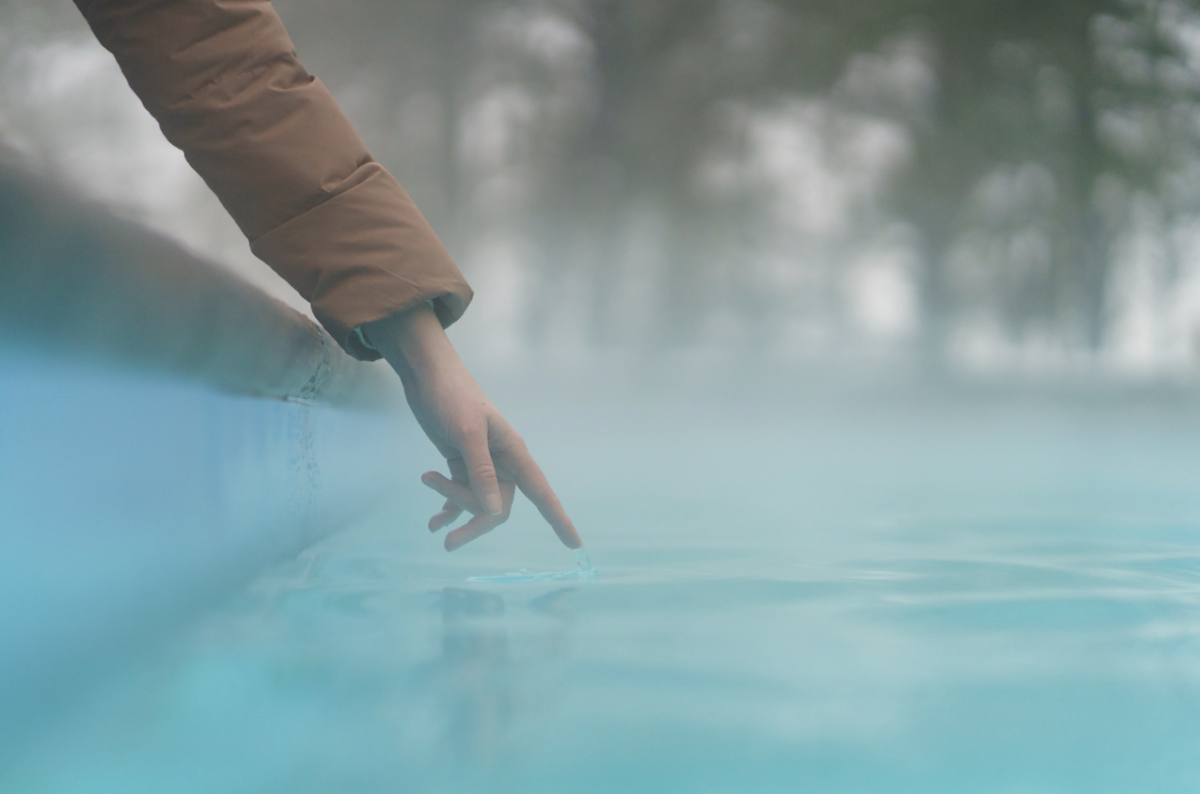 Comment préparer votre piscine pour l’hiver : hivernage actif ou passif ?