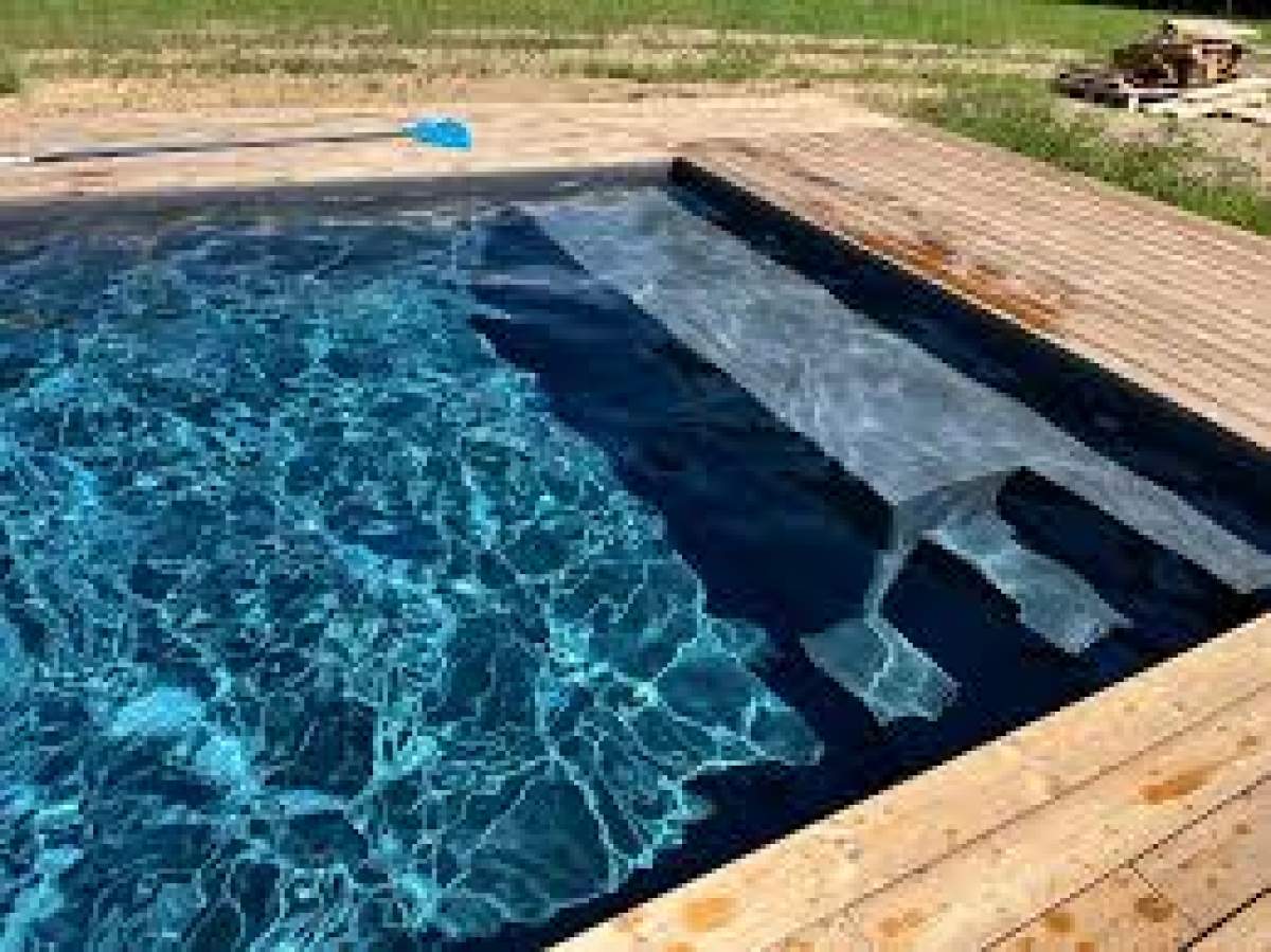 Construction et finitions d’une piscine : les étapes à ne pas manquer